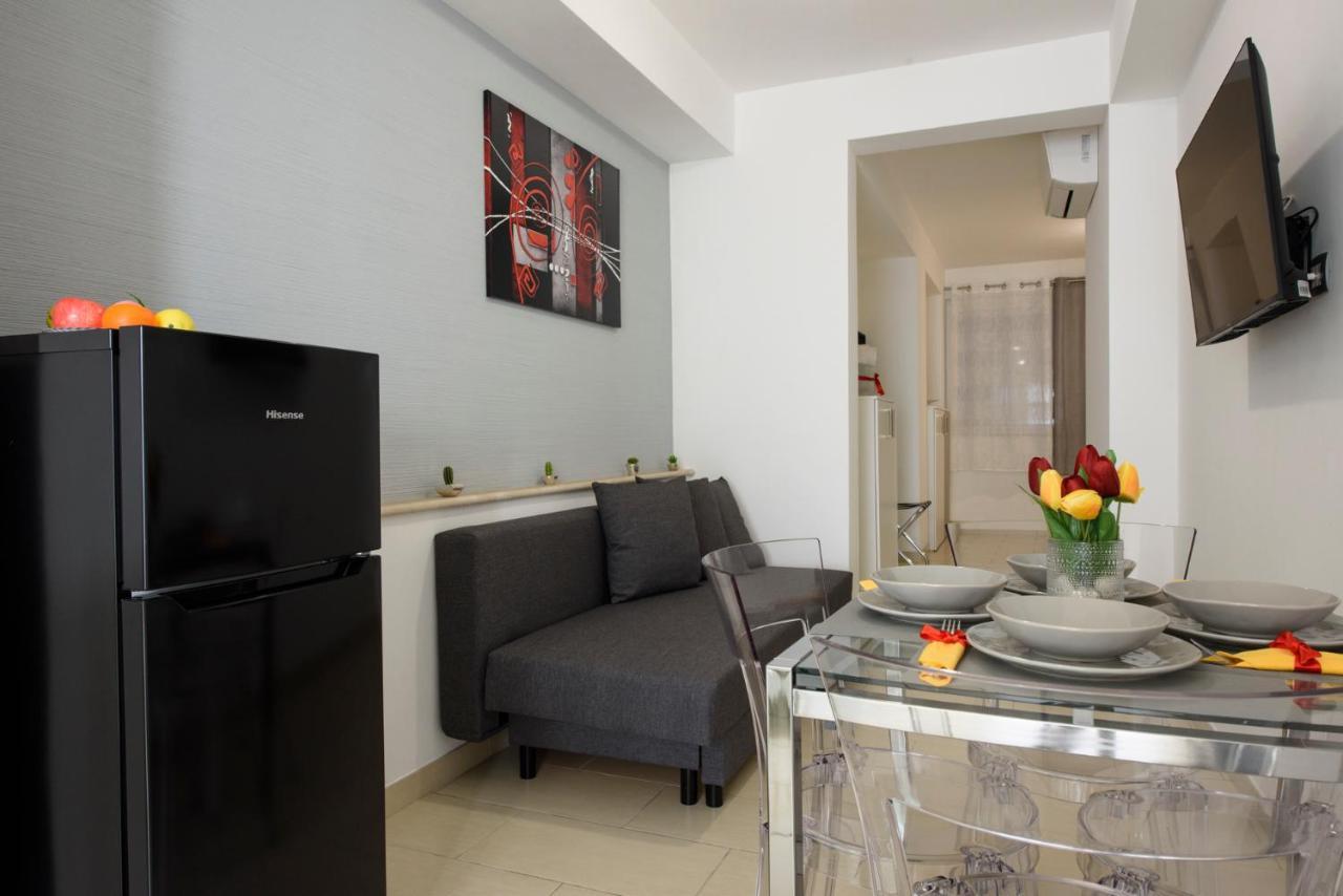 Madagi Beachfront Apartments Pozzallo Extérieur photo