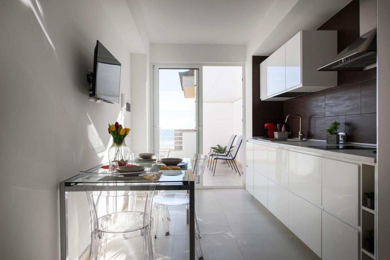 Madagi Beachfront Apartments Pozzallo Extérieur photo